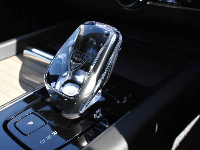 2025 (75) VOLVO XC60 2.0 B5P Plus Dark 5dr AWD Geartronic 5186426