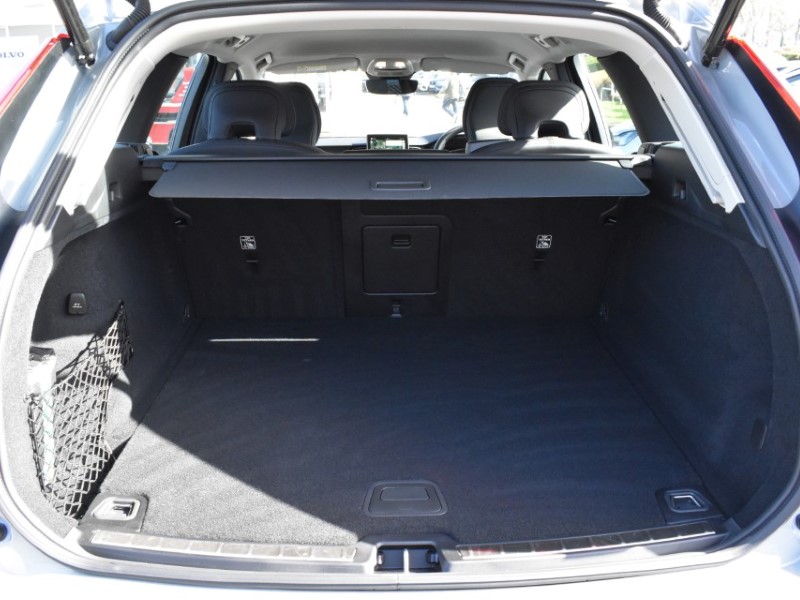 2025 (75) VOLVO XC60 2.0 B5P Plus Dark 5dr AWD Geartronic 5186447