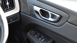 2025 (75) VOLVO XC60 2.0 B5P Plus Dark 5dr AWD Geartronic 5186425