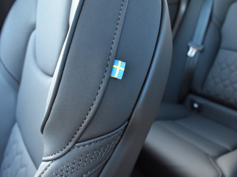 2025 (75) VOLVO XC60 2.0 B5P Plus Dark 5dr AWD Geartronic 5186443