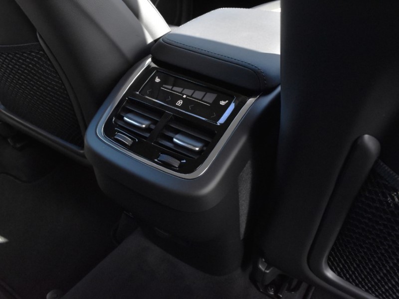 2025 (75) VOLVO XC60 2.0 B5P Plus Dark 5dr AWD Geartronic 5186438