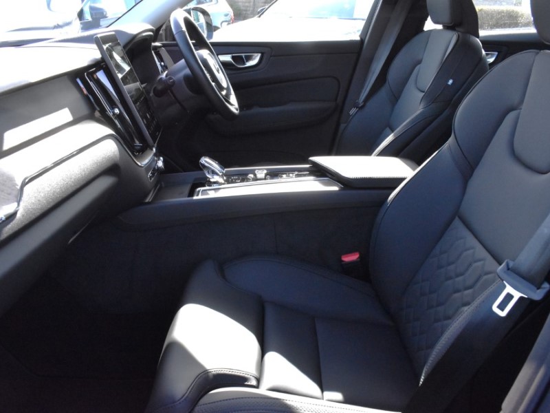 2025 (75) VOLVO XC60 2.0 B5P Plus Dark 5dr AWD Geartronic 5186441