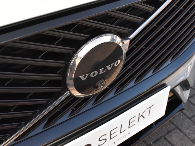 2025 (75) VOLVO XC60 2.0 B5P Plus Dark 5dr AWD Geartronic 5186461