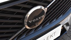 2025 (75) VOLVO XC60 2.0 B5P Plus Dark 5dr AWD Geartronic 5186461