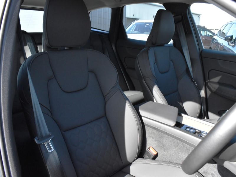 2025 (75) VOLVO XC60 2.0 B5P Plus Dark 5dr AWD Geartronic 5186435