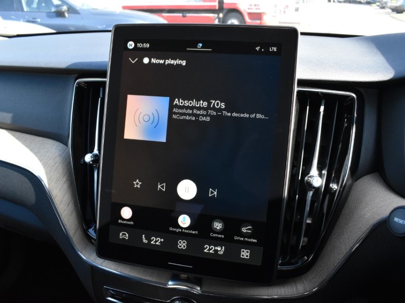 2025 (75) VOLVO XC60 2.0 B5P Plus Dark 5dr AWD Geartronic 5186420