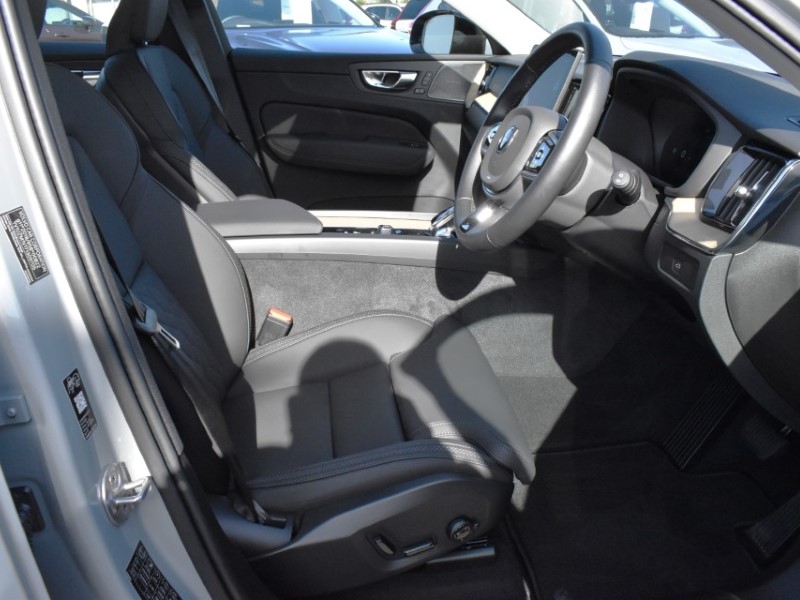 2025 (75) VOLVO XC60 2.0 B5P Plus Dark 5dr AWD Geartronic 5186433