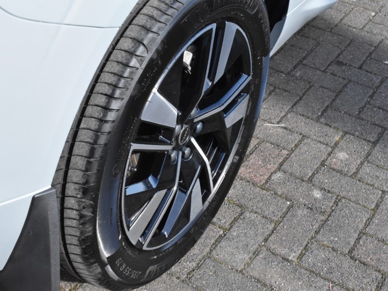 2025 (75) VOLVO XC60 2.0 B5P Plus Dark 5dr AWD Geartronic 5186458