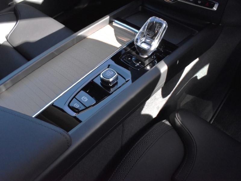 2025 (75) VOLVO XC60 2.0 B5P Plus Dark 5dr AWD Geartronic 5186427