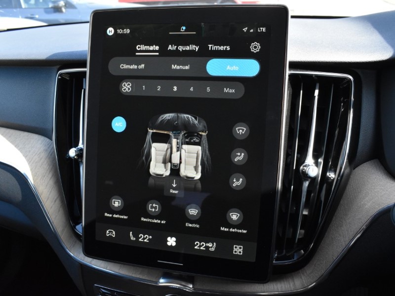 2025 (75) VOLVO XC60 2.0 B5P Plus Dark 5dr AWD Geartronic 5186419