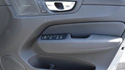 2025 (75) VOLVO XC60 2.0 B5P Plus Dark 5dr AWD Geartronic 5186428