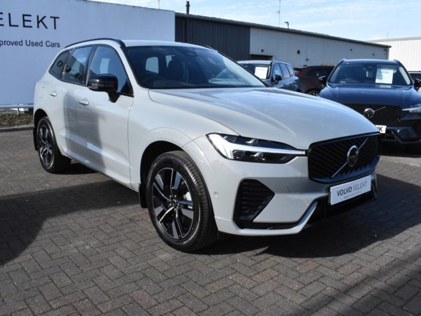 2025 (75) VOLVO XC60 2.0 B5P Plus Dark 5dr AWD Geartronic
