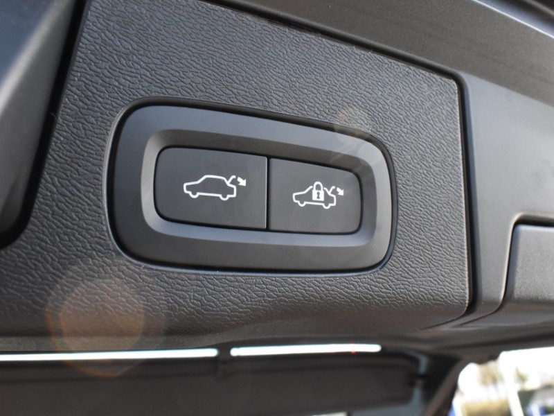 2025 (75) VOLVO XC60 2.0 B5P Plus Dark 5dr AWD Geartronic 5186448