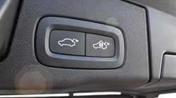 2025 (75) VOLVO XC60 2.0 B5P Plus Dark 5dr AWD Geartronic 5186448