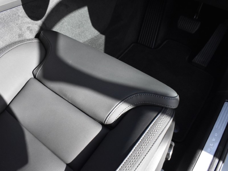 2025 (75) VOLVO XC60 2.0 B5P Plus Dark 5dr AWD Geartronic 5186430