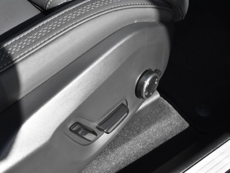 2025 (75) VOLVO XC60 2.0 B5P Plus Dark 5dr AWD Geartronic 5186429