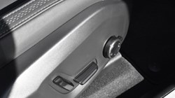 2025 (75) VOLVO XC60 2.0 B5P Plus Dark 5dr AWD Geartronic 5186429