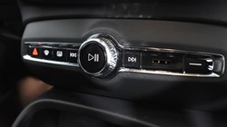 2024 (74) VOLVO XC40 2.0 B3P Plus Dark 5dr Auto 4564054