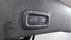 2024 (74) VOLVO XC40 2.0 B3P Plus Dark 5dr Auto 4564043