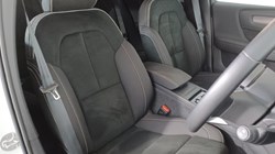 2024 (74) VOLVO XC40 2.0 B3P Plus Dark 5dr Auto 4564030