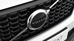 2024 (74) VOLVO XC40 2.0 B3P Plus Dark 5dr Auto 4564072