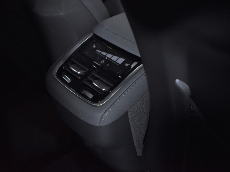 2025 (25) VOLVO XC90 2.0 T8 [455] RC PHEV Plus Dark 5dr AWD Geartronic 4730563