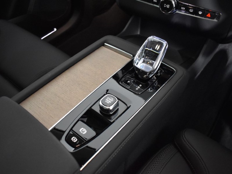 2025 (25) VOLVO XC90 2.0 T8 [455] RC PHEV Plus Dark 5dr AWD Geartronic 4730558