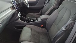 2022 (72) VOLVO XC40 2.0 B4P Ultimate Dark 5dr Auto 4597599