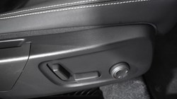 2022 (72) VOLVO XC40 2.0 B4P Ultimate Dark 5dr Auto 4597715