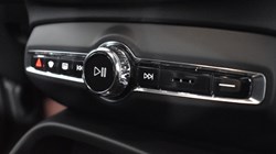 2022 (72) VOLVO XC40 2.0 B4P Ultimate Dark 5dr Auto 4597711