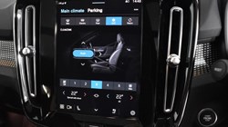 2022 (72) VOLVO XC40 2.0 B4P Ultimate Dark 5dr Auto 4597705