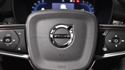 2022 (72) VOLVO XC40 2.0 B4P Ultimate Dark 5dr Auto 4597703