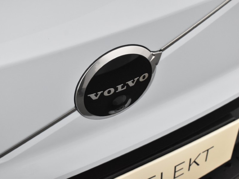 2025 (75) VOLVO EX30 200kW SM Extended Range Ultra 69kWh 5dr Auto 4635783