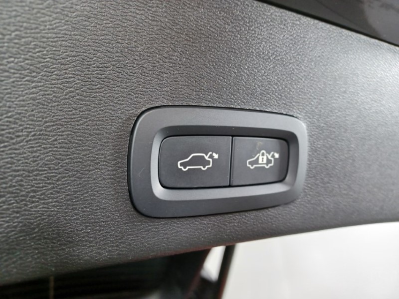 2024 (24) VOLVO XC40 2.0 B4P Plus Dark 5dr Auto 4588897