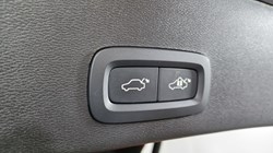 2024 (24) VOLVO XC40 2.0 B4P Plus Dark 5dr Auto 4588897