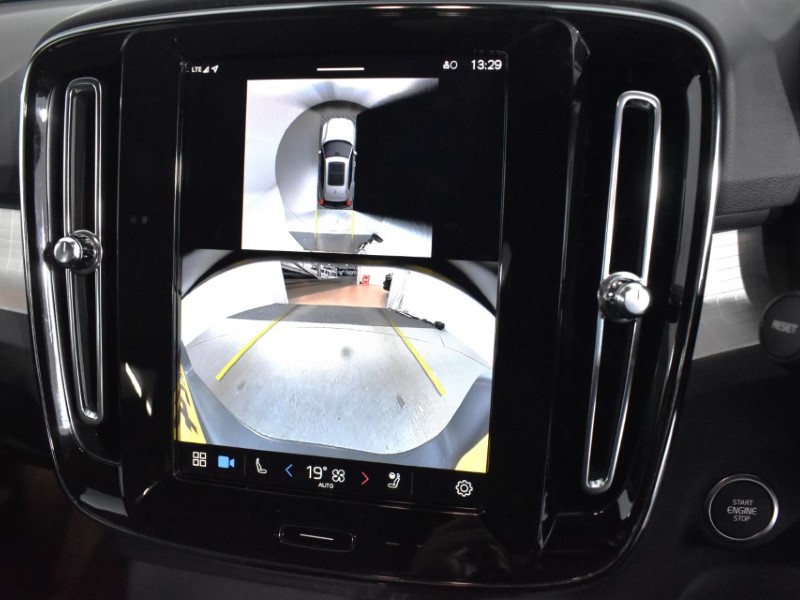 2024 (24) VOLVO XC40 2.0 B4P Plus Dark 5dr Auto 4588905