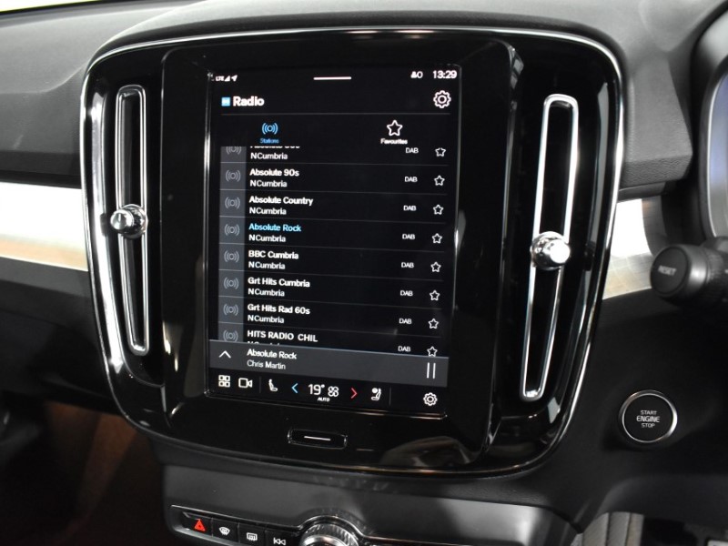 2024 (24) VOLVO XC40 2.0 B4P Plus Dark 5dr Auto 4588902