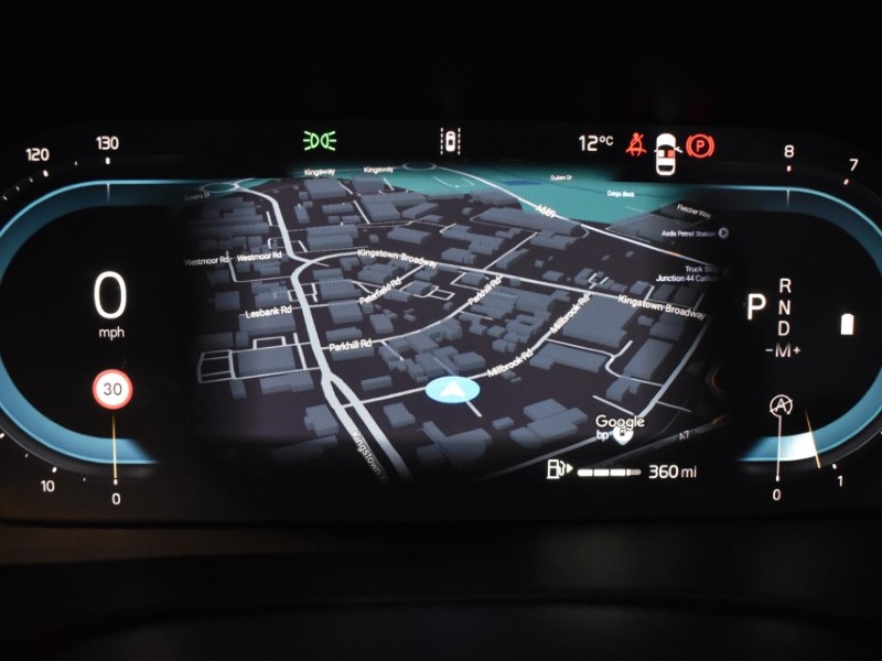 2024 (24) VOLVO XC40 2.0 B4P Plus Dark 5dr Auto 4588899