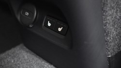 2024 (24) VOLVO XC40 2.0 B4P Plus Dark 5dr Auto 4588913