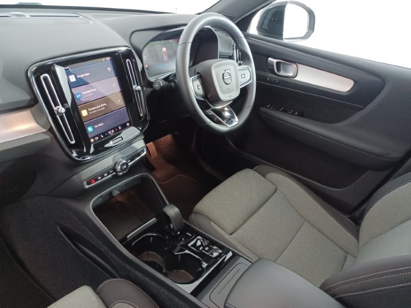 2024 (24) VOLVO XC40 2.0 B4P Plus Dark 5dr Auto 4588889
