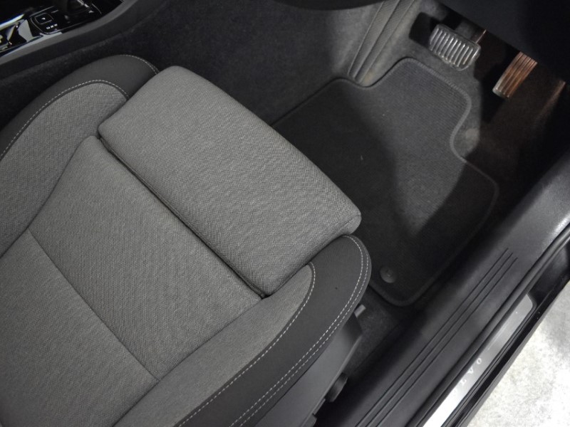 2024 (24) VOLVO XC40 2.0 B4P Plus Dark 5dr Auto 4588911