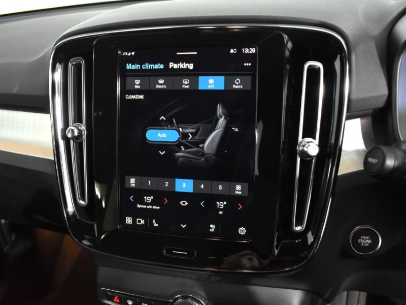 2024 (24) VOLVO XC40 2.0 B4P Plus Dark 5dr Auto 4588901