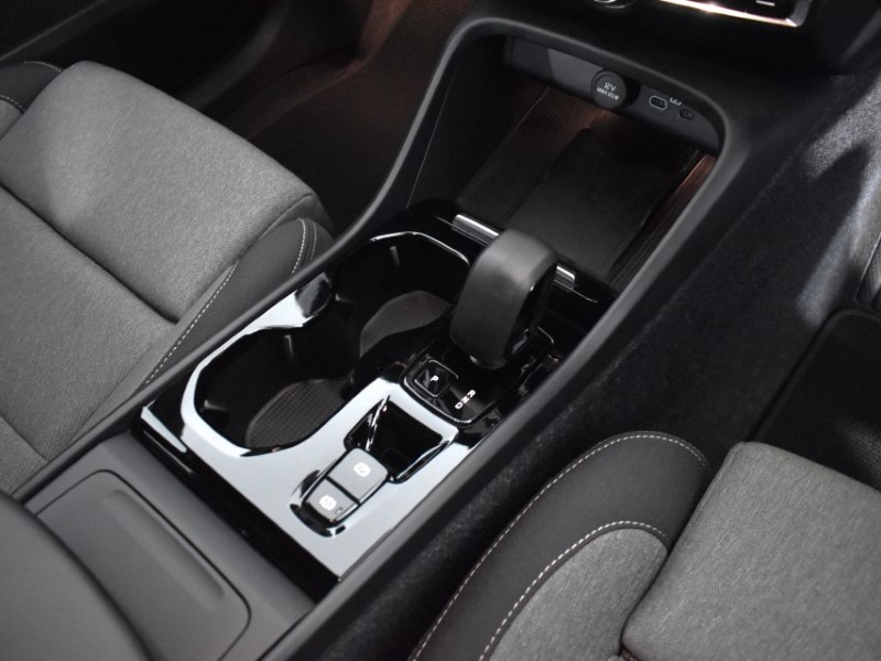 2024 (24) VOLVO XC40 2.0 B4P Plus Dark 5dr Auto 4588909