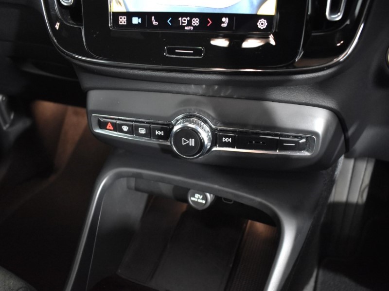 2024 (24) VOLVO XC40 2.0 B4P Plus Dark 5dr Auto 4588906