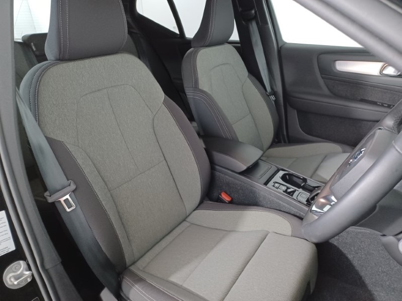 2024 (24) VOLVO XC40 2.0 B4P Plus Dark 5dr Auto 4588885