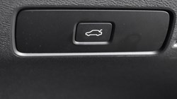 2024 (24) VOLVO XC40 2.0 B4P Plus Dark 5dr Auto 4588907