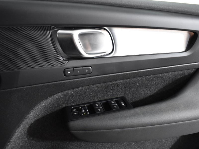 2024 (24) VOLVO XC40 2.0 B4P Plus Dark 5dr Auto 4588908