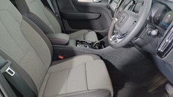 2024 (24) VOLVO XC40 2.0 B4P Plus Dark 5dr Auto 4588884