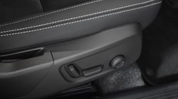 2024 (74) VOLVO XC40 2.0 B3P Plus Dark 5dr Auto 4612725