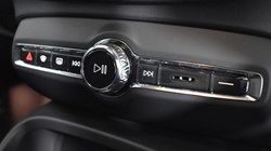 2024 (74) VOLVO XC40 2.0 B3P Plus Dark 5dr Auto 4612721